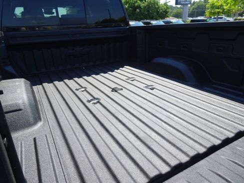 Used 2025 Chevrolet Silverado 2500 ZR2 w/ Technology Package AWD/4WD image 33