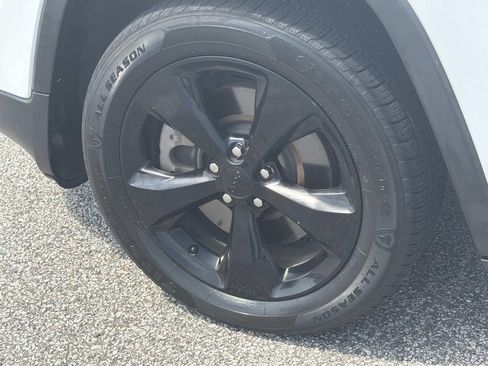 Used 2016 Jeep Cherokee Sport FWD image 29