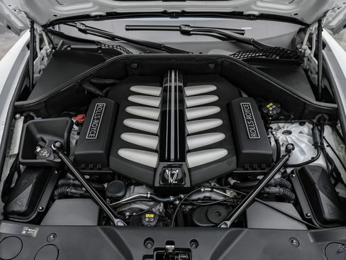 Used 2017 Rolls-Royce Dawn RWD image 3