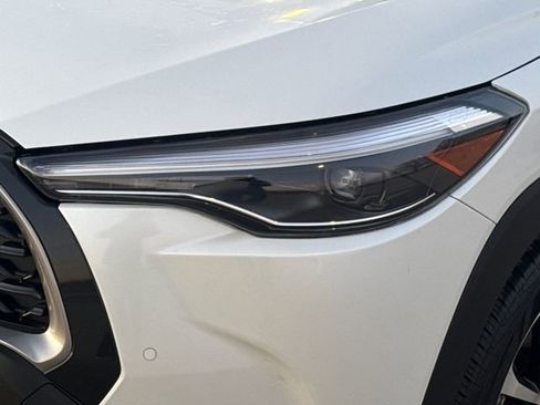 Used 2024 Toyota Corolla Cross XLE w/ Convenience Package image 4