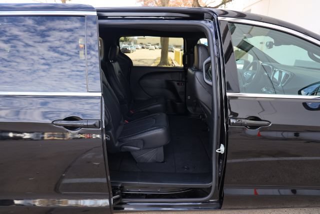 Used 2026 Chrysler Pacifica Select FWD image 25