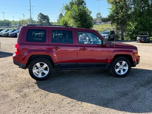 Used 2014 Jeep Patriot Latitude w/ Sun/Sound Group AWD/4WD image 7