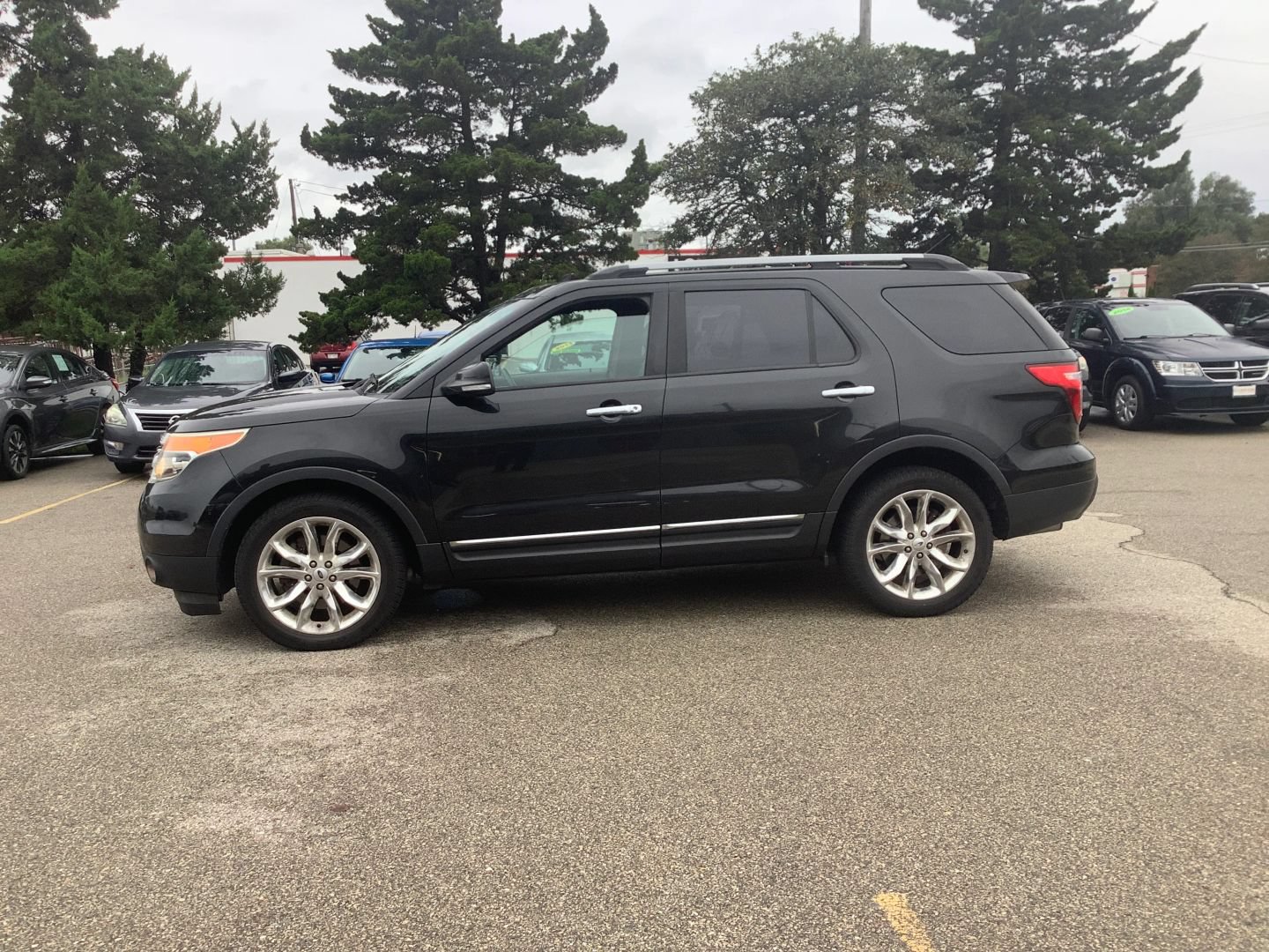 Used 2015 Ford Explorer XLT w/ Equipment Group 202A AWD/4WD image 5