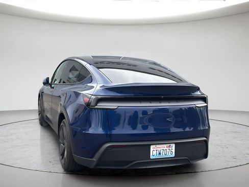 Used 2026 Tesla Model Y Long Range RWD image 9