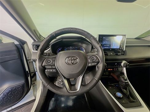 Used 2019 Toyota RAV4 Limited image 13