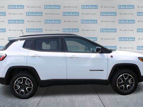 Used 2025 Jeep Compass Trailhawk AWD/4WD image 6