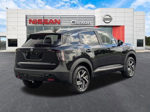 New 2025 Nissan Kicks SV w/ SV Premium Package FWD image 3