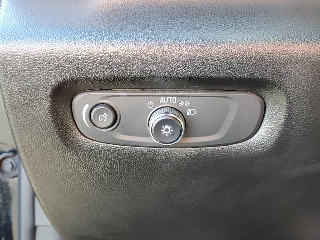Used 2023 Chevrolet Traverse LS AWD/4WD image 7