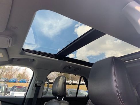 Used 2021 Ford Explorer Limited w/ Equipment Group 301A image 27