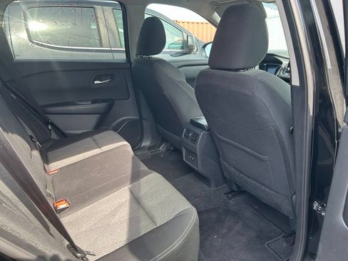 Used 2025 Nissan Rogue SV FWD image 4