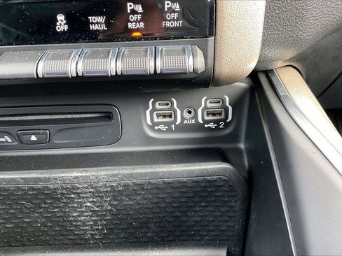 Used 2019 RAM 1500 Laramie image 17