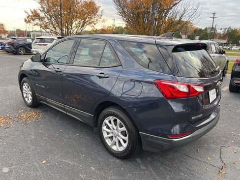 Used 2018 Chevrolet Equinox LS image 3