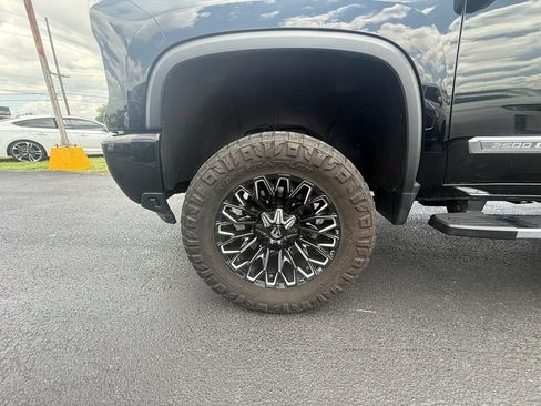 Used 2024 Chevrolet Silverado 2500 High Country w/ High Country Premium Package AWD/4WD image 12