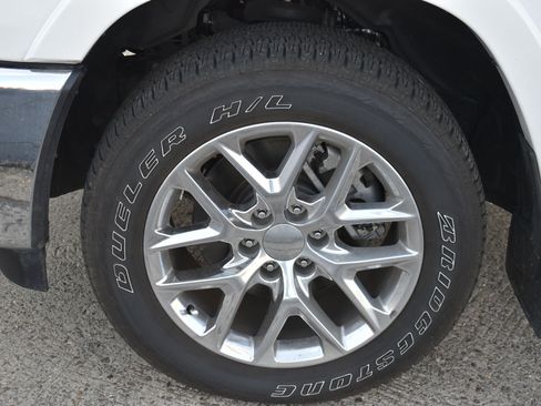 Used 2025 RAM 1500 Laramie AWD/4WD image 10