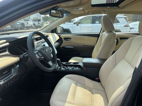 Used 2017 Toyota Avalon XLE Premium w/ All Weather Liner Package FWD image 13