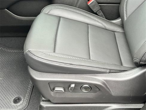 New 2025 GMC Yukon Denali w/ Denali Reserve Package image 35