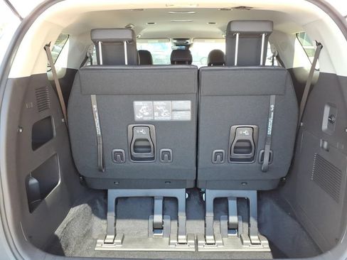 New 2026 Kia Carnival FWD image 7