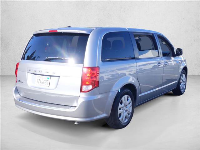 Used 2018 Dodge Grand Caravan SE w/ UConnect Hands-Free Group FWD image 5