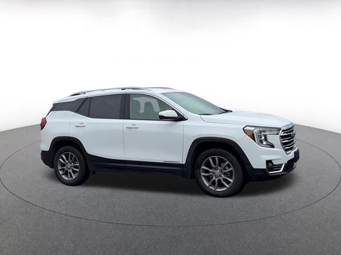 Used 2024 GMC Terrain SLT AWD/4WD image 2