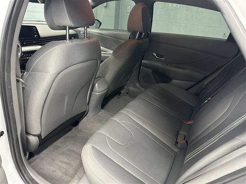 Used 2023 Hyundai Elantra SEL image 3