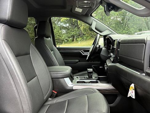 Used 2024 Chevrolet Silverado 1500 LTZ AWD/4WD image 9