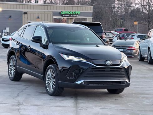 Used 2023 Toyota Venza XLE image 80