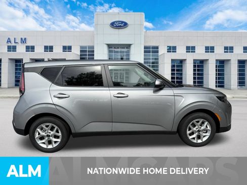 Used 2025 Kia Soul LX w/ LX Technology Package FWD image 4