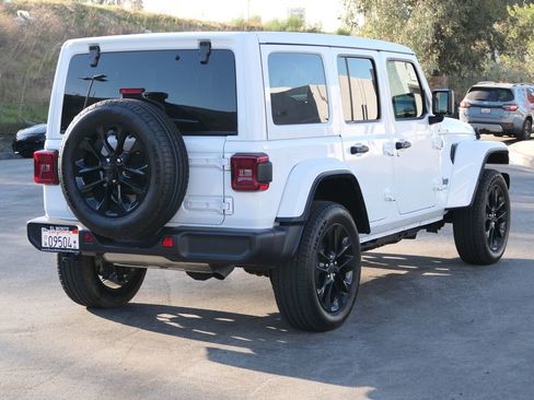 Used 2025 Jeep Wrangler Unlimited Sahara image 2