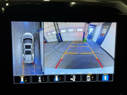 Used 2022 Chevrolet Traverse Premier w/ Redline Edition image 28