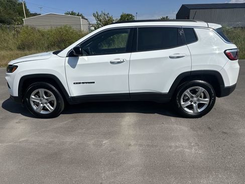 Used 2024 Jeep Compass Latitude image 6