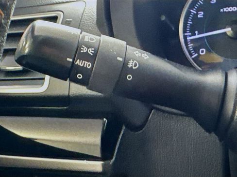 Used 2017 Subaru Crosstrek 2.0i Limited image 9