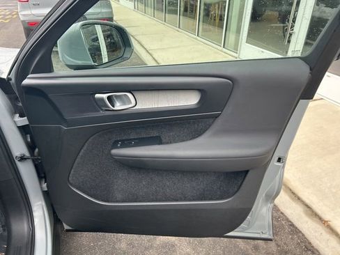 Certified 2025 Volvo XC40 B5 Core AWD/4WD image 14