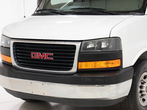 Used 2017 GMC Savana 2500 image 9