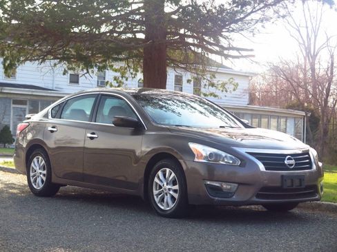 Used 2014 Nissan Altima 2.5 S w/ Sport Value Package FWD image 6