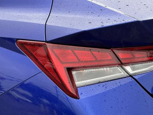 Used 2025 Hyundai Elantra Limited FWD image 12