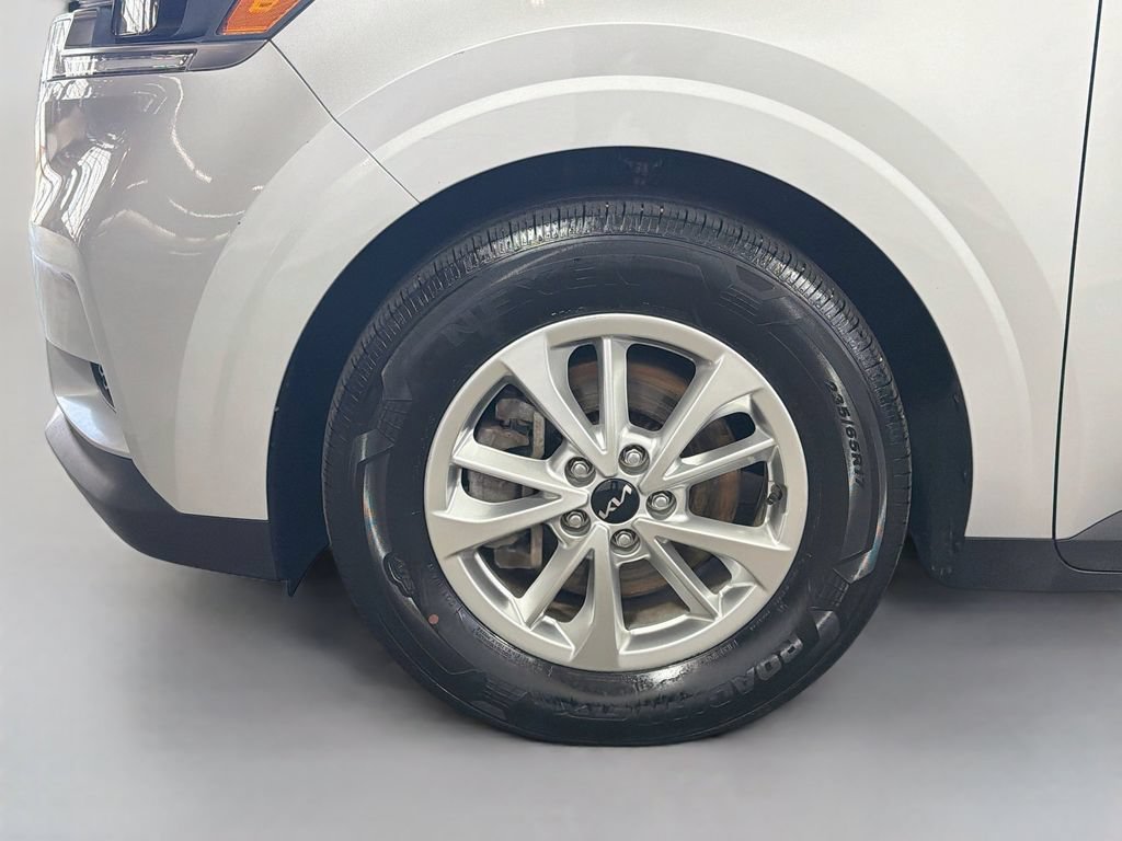 Used 2022 Kia Carnival LX FWD image 32