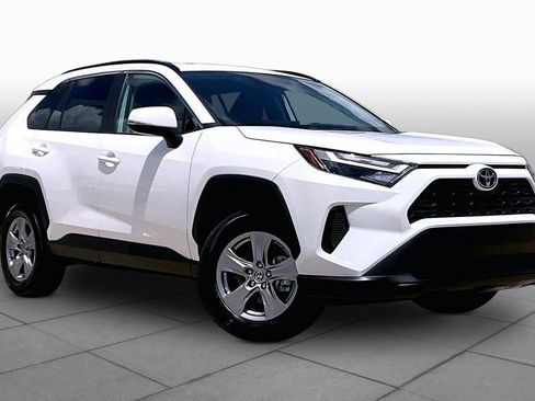 Used 2025 Toyota RAV4 XLE FWD image 3