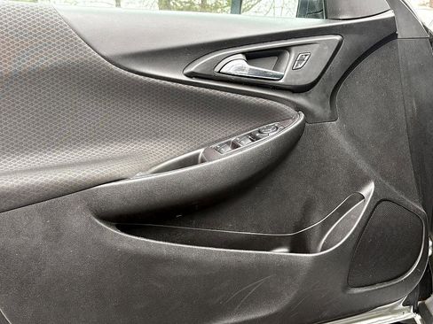 Used 2018 Chevrolet Malibu LT image 16