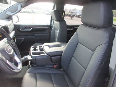 New 2026 GMC Sierra 1500 SLT image 12