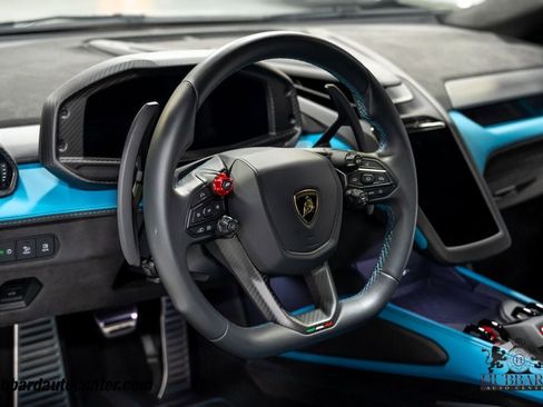 Used 2025 Lamborghini Revuelto AWD/4WD image 18