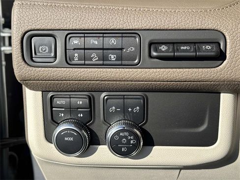 Used 2022 GMC Yukon XL Denali image 22