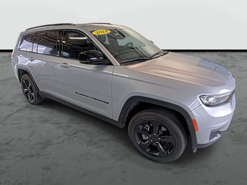 Used 2024 Jeep Grand Cherokee L Limited w/ Black Appearance Package AWD/4WD image 5