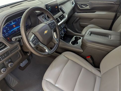 Used 2024 Chevrolet Suburban LT image 4