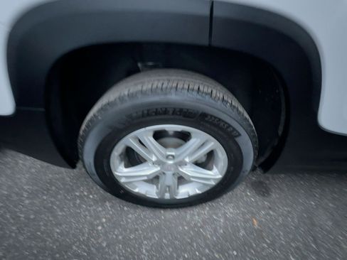 Used 2024 GMC Terrain SLE image 12