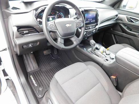 Used 2023 Chevrolet Traverse LT image 14