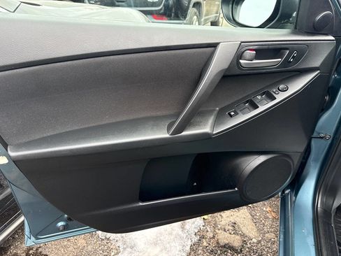 Used 2011 MAZDA MAZDA3 i Touring image 27