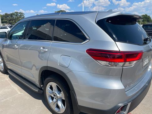 Used 2019 Toyota Highlander Limited FWD image 6