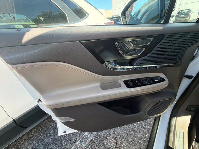 Used 2020 Lincoln Corsair FWD w/ Premium Package image 3