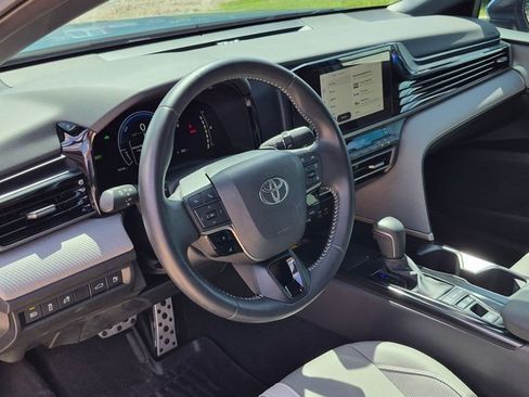 Used 2025 Toyota Camry SE w/ Convenience Package FWD image 9