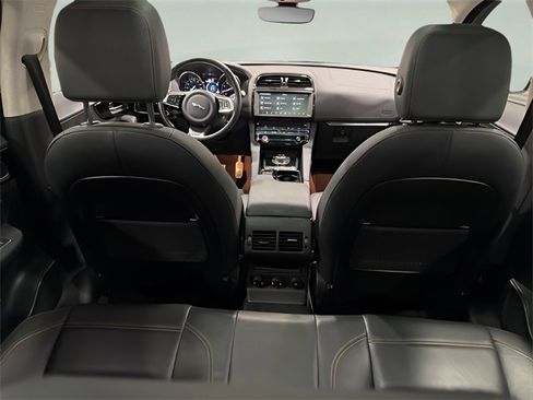 Used 2019 Jaguar F-PACE Prestige image 36